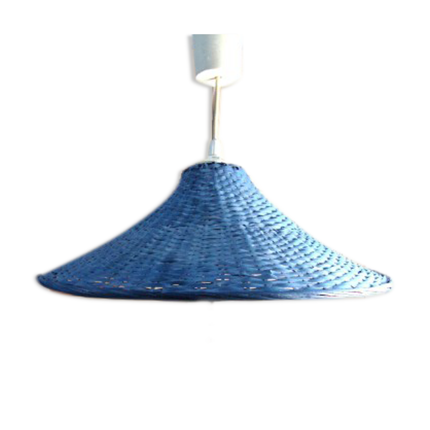 Blue wicker suspension