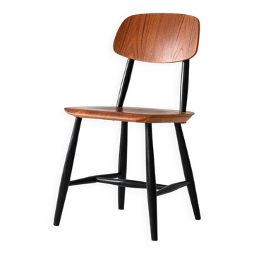 Vintage Scandinavian chair with black legs