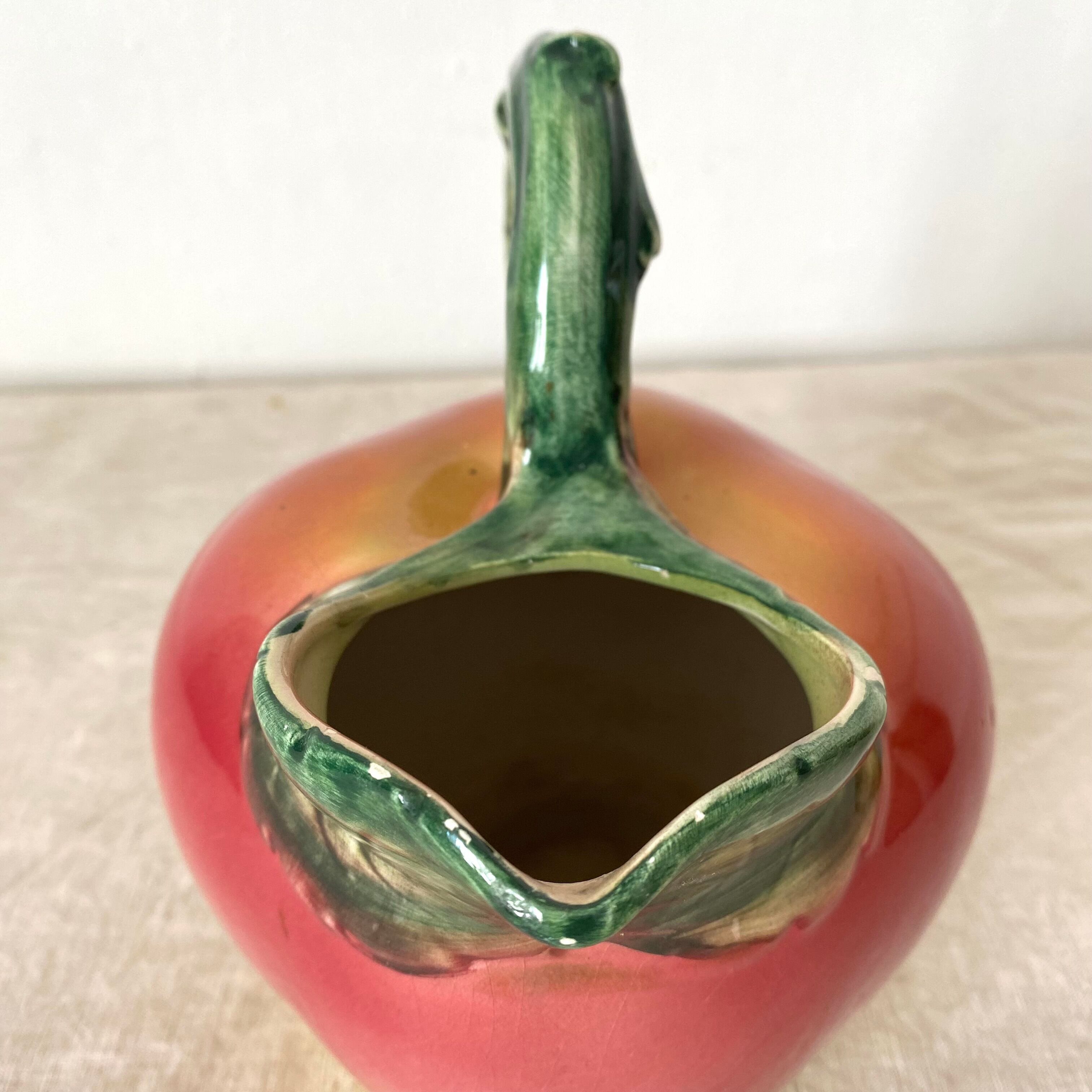 Apple slurry pitcher