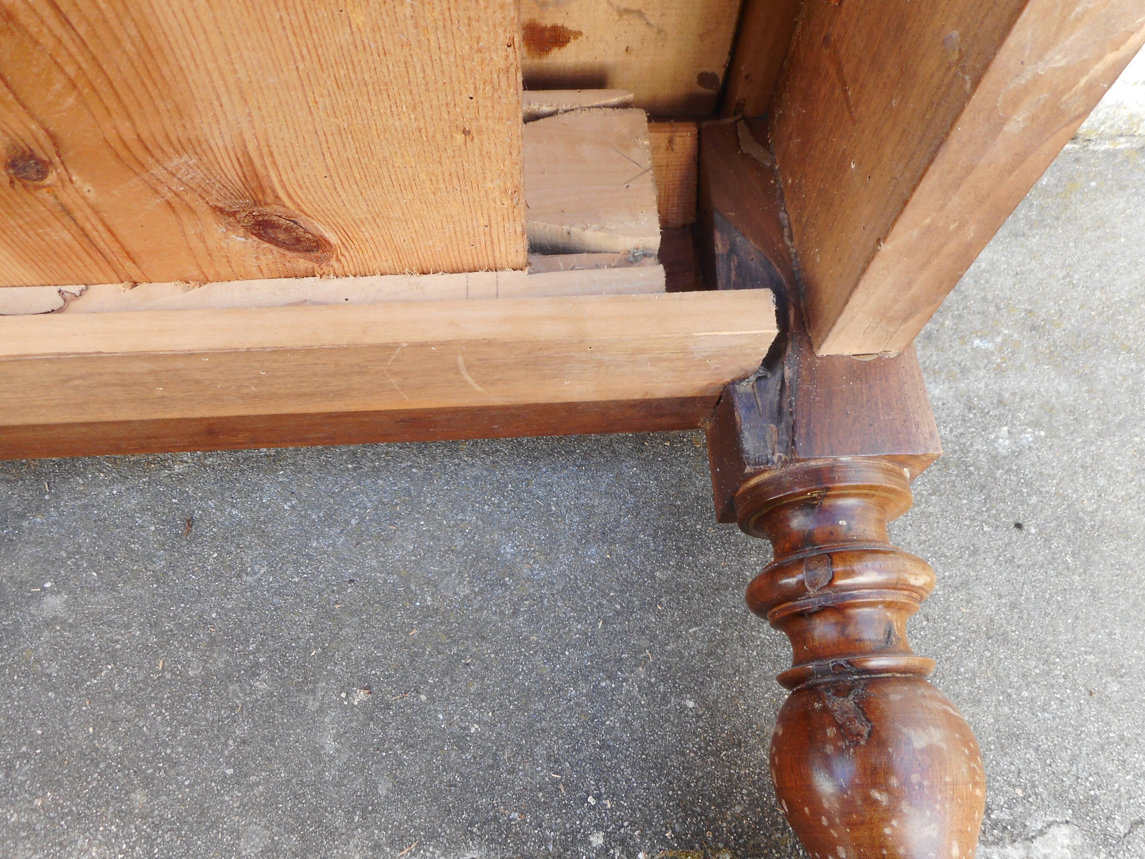 Writing table