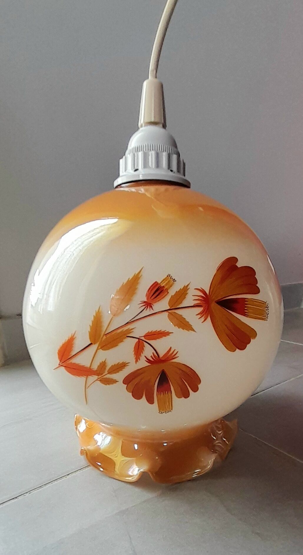 Suspension in floral opaline