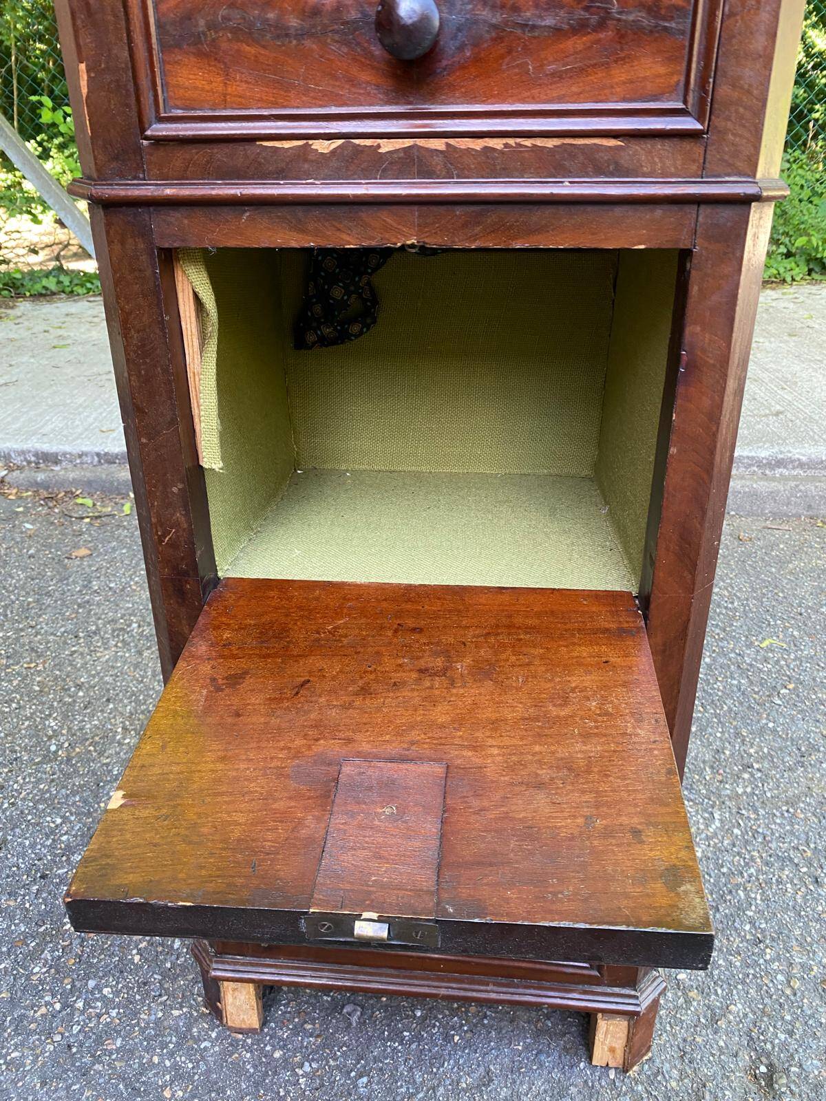 Vintage walnut and marble chest of drawers from 1920.