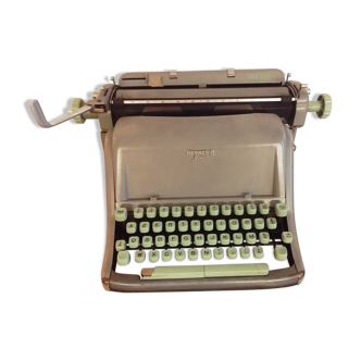 Ancienne machine à écrire Hermes 8 standard