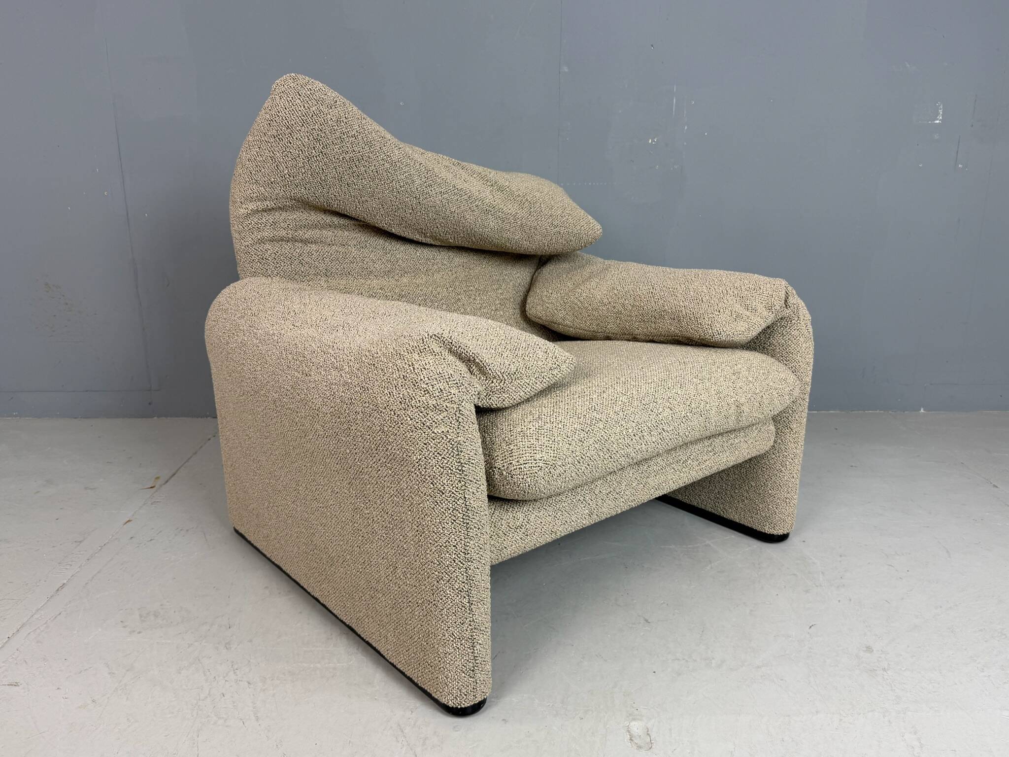 Vico Magistretti Maralunga reupholstered lounge chair for Cassina, 1980s