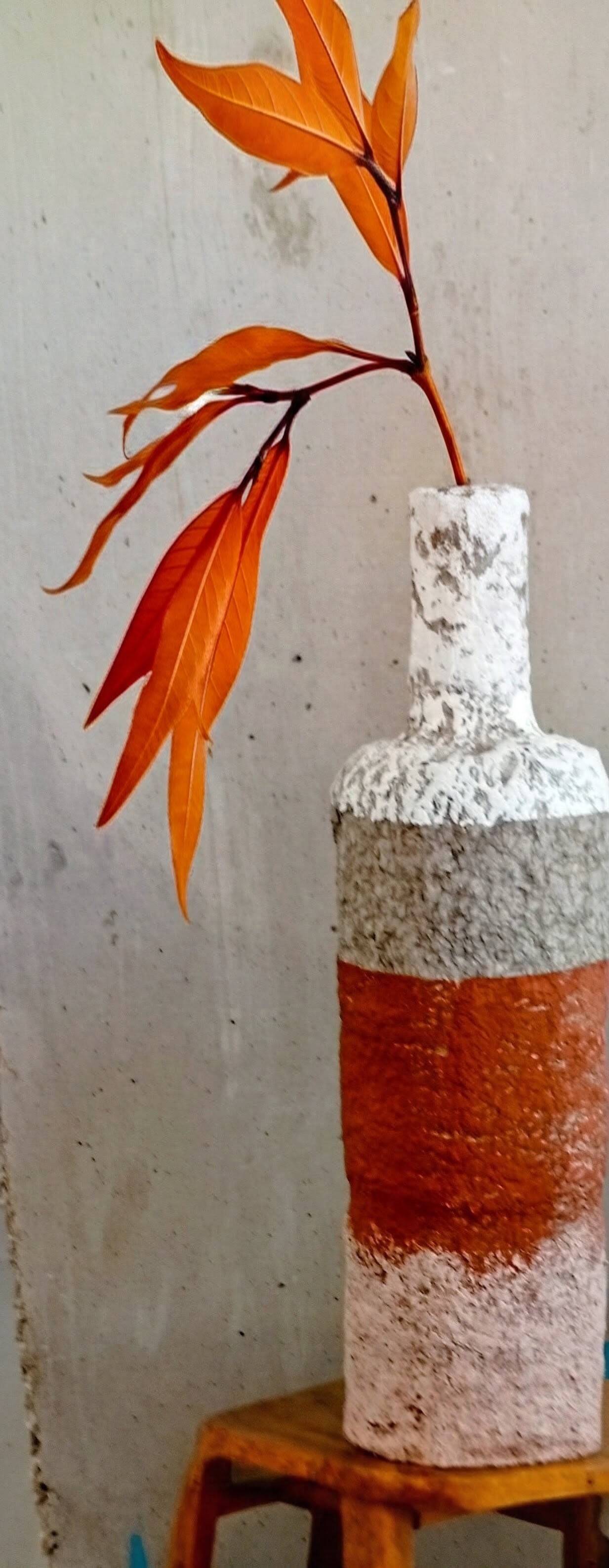 Sculptural vase with a mineral Boho spirit.
