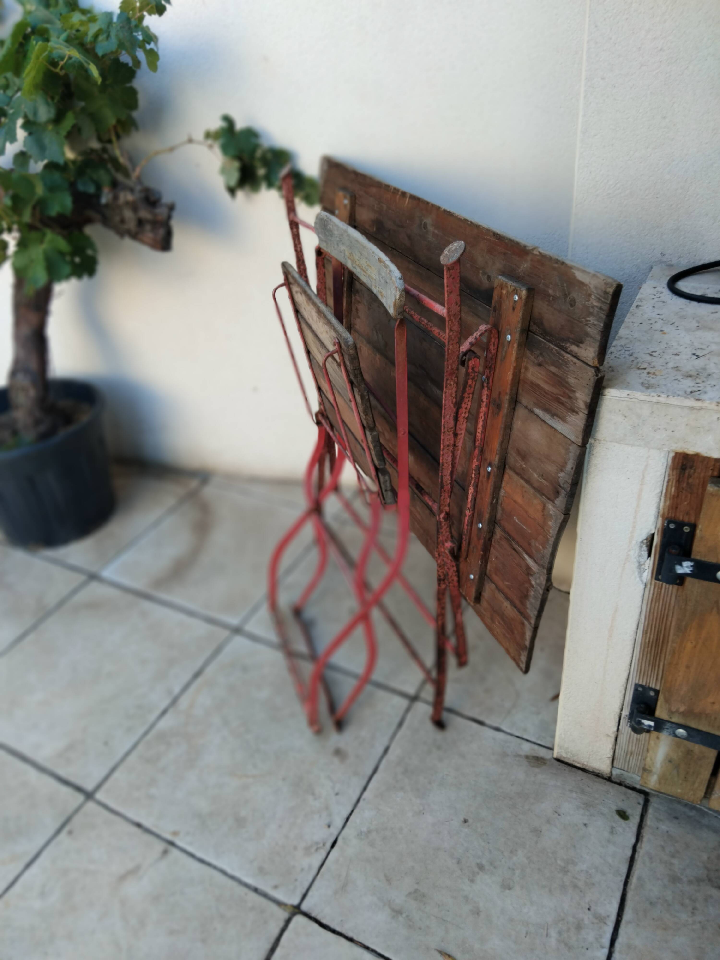 Table and 4 Bistro Guinguette chairs, antique circa 1900.