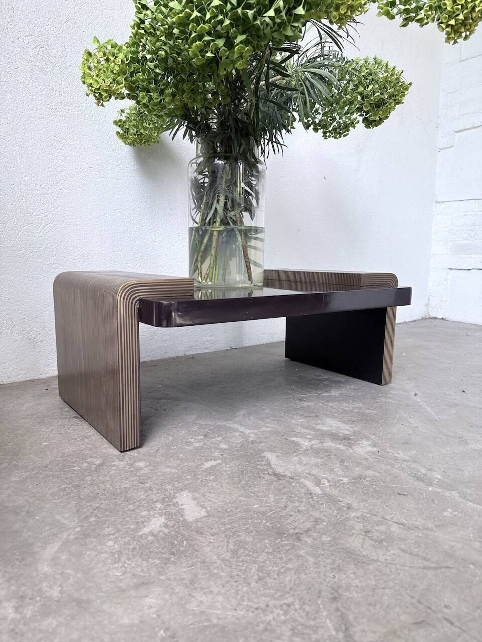 Art Deco coffee table in lacquer and brass