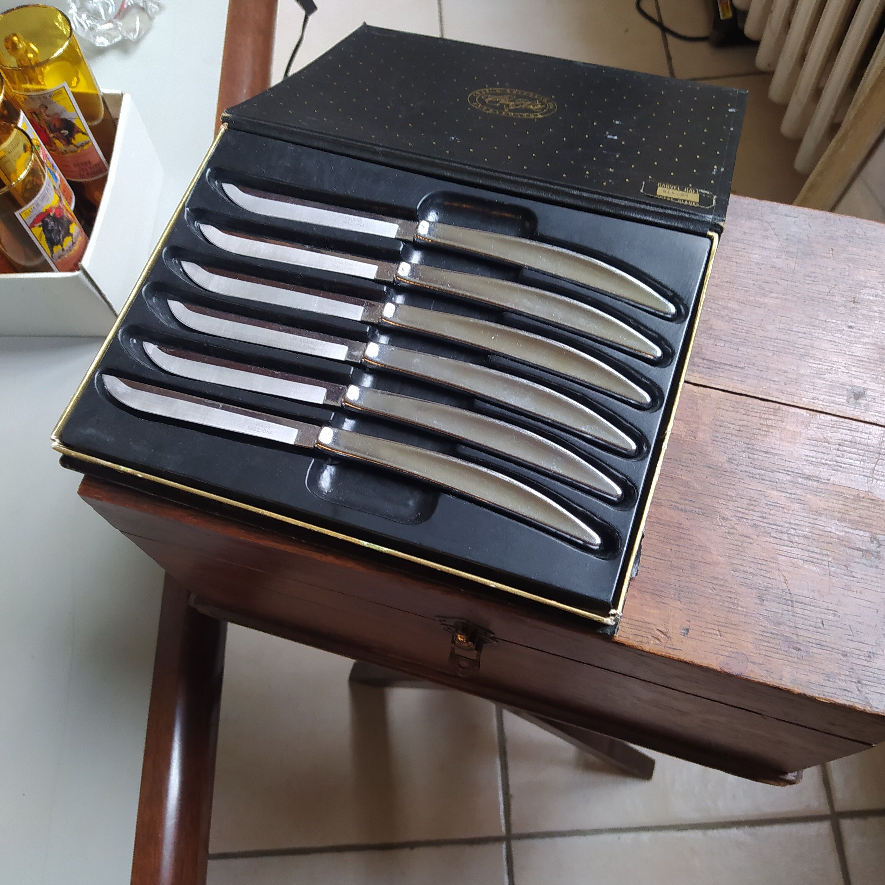 6 Carvel Hall steak knives