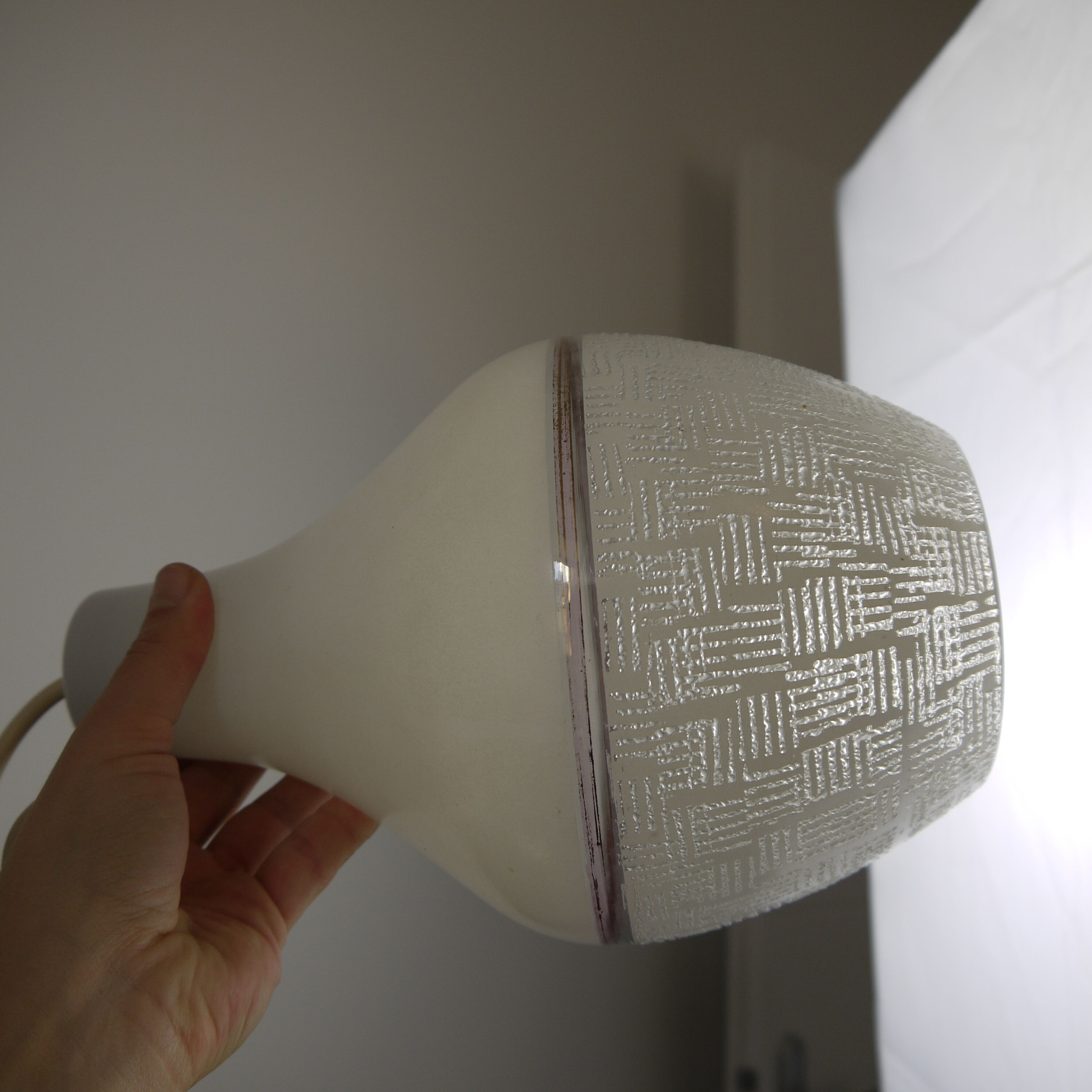 White glass suspension