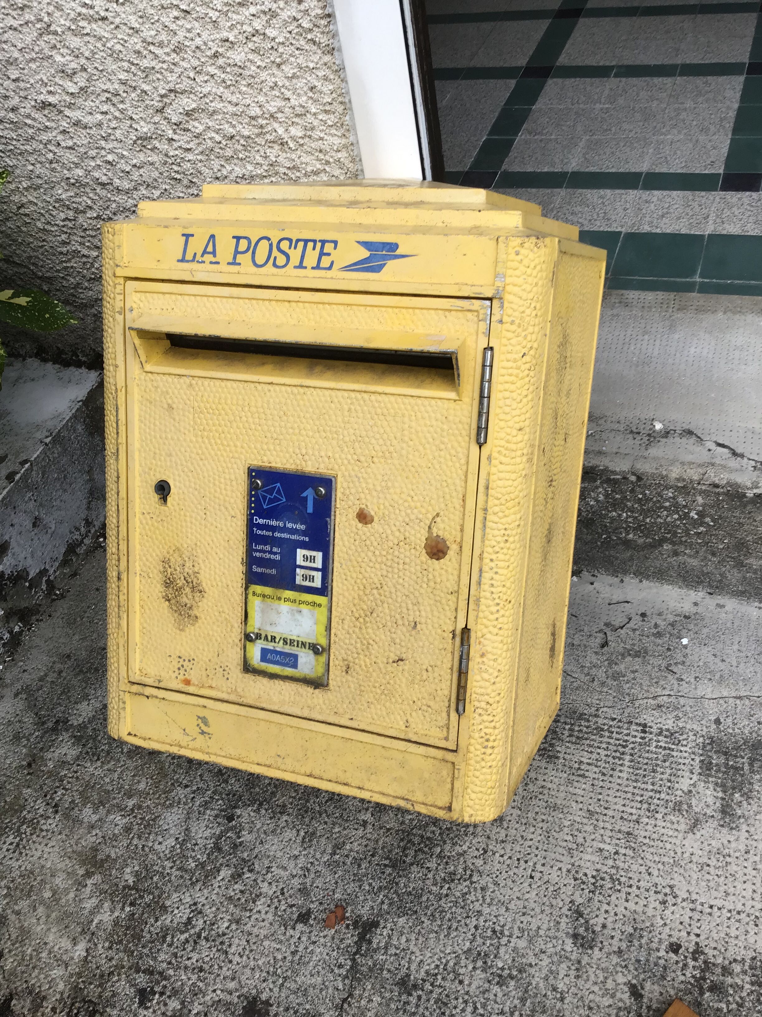 Reformed post office mailbox