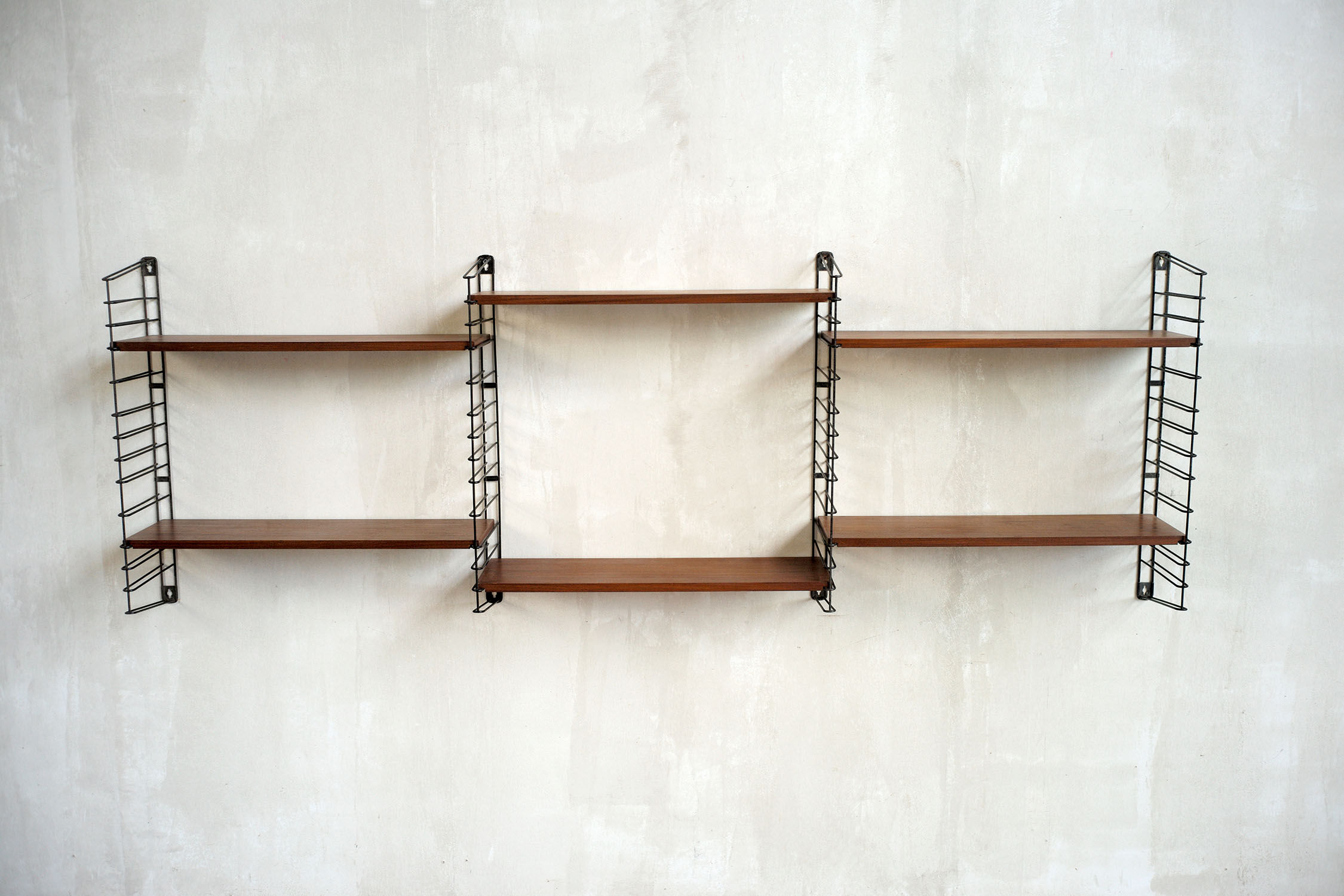 Tomado wall bookcase, Holland 1960