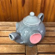 Ancienne théière forme éléphant céramique grise & rose vintage #a472