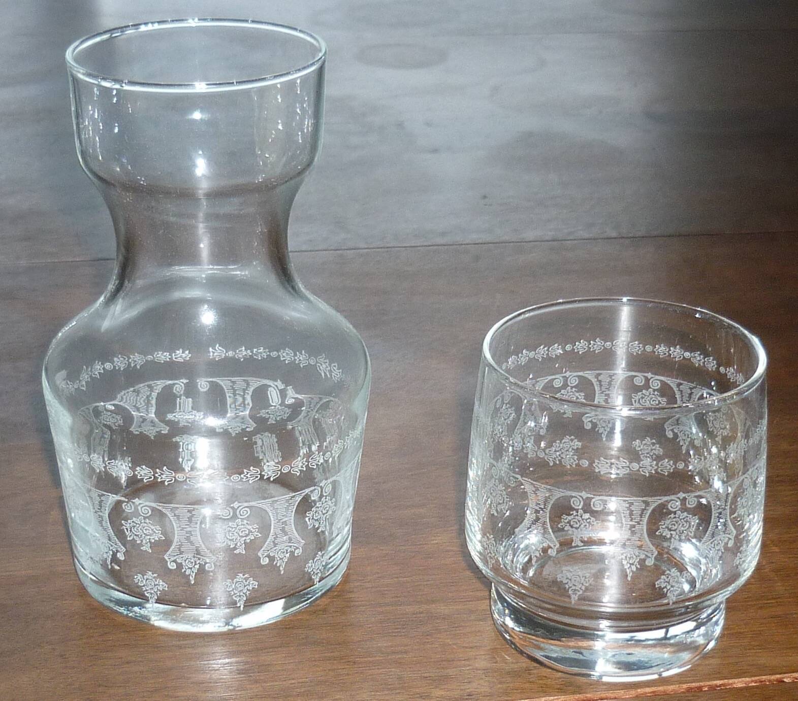 Carafe et verre de nuit