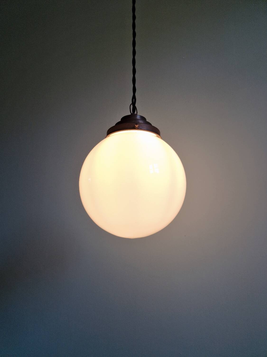 Art Deco suspension in white opaline, Val Saint-Lambert, 1920-30