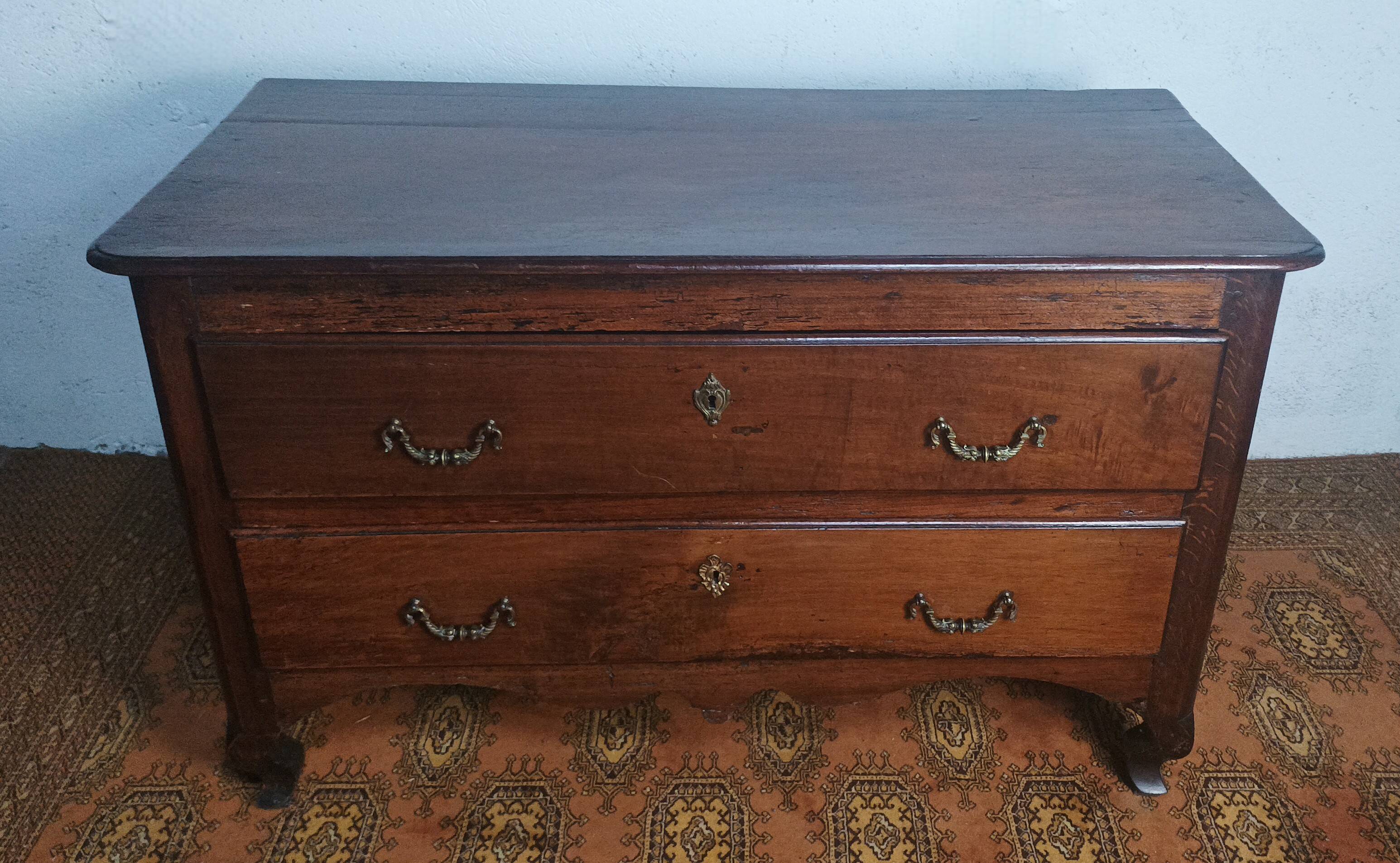 Grande commode sauteuse époque 18ème