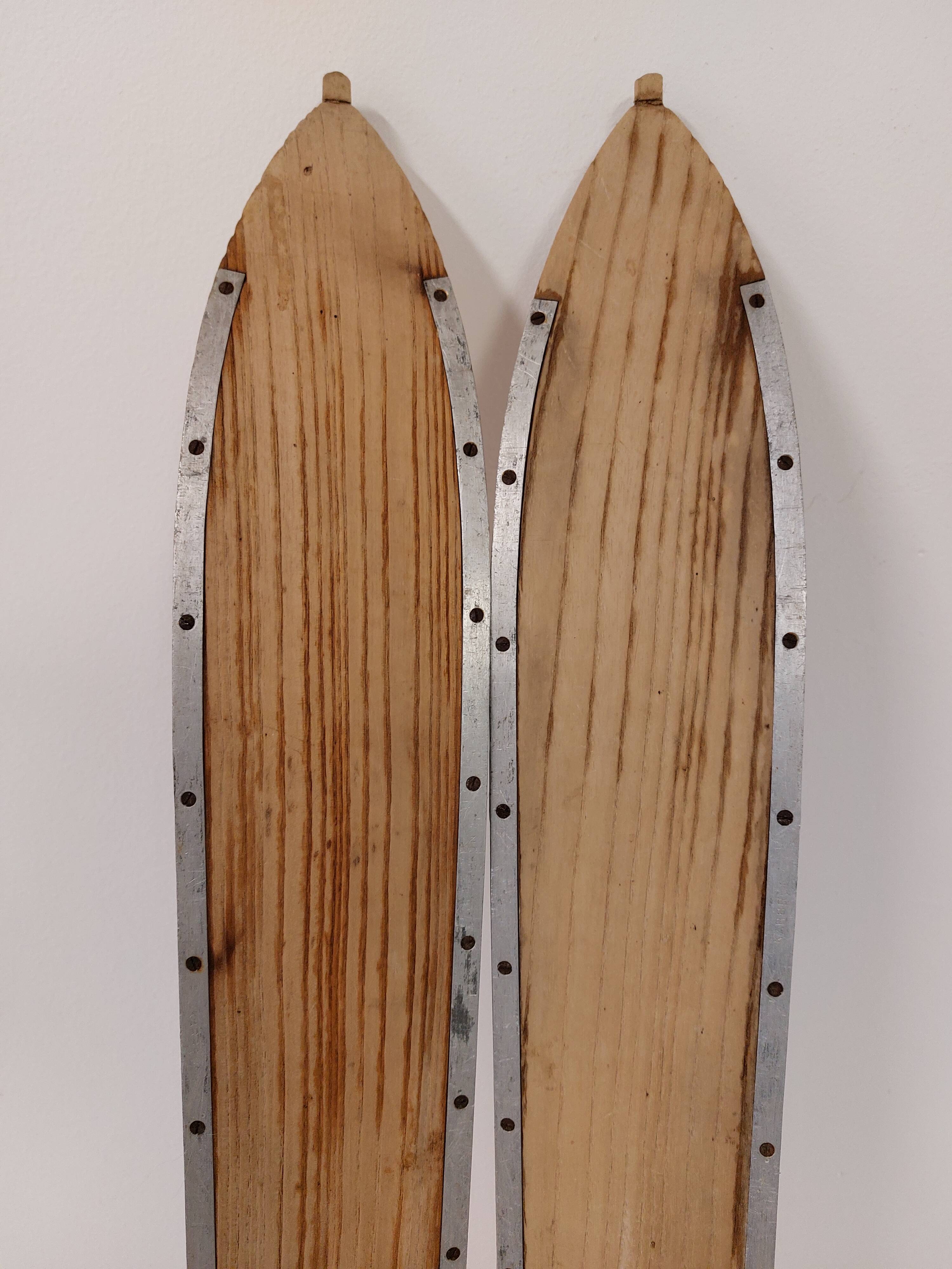 Pair of old skis in wood and zinc 175 cm