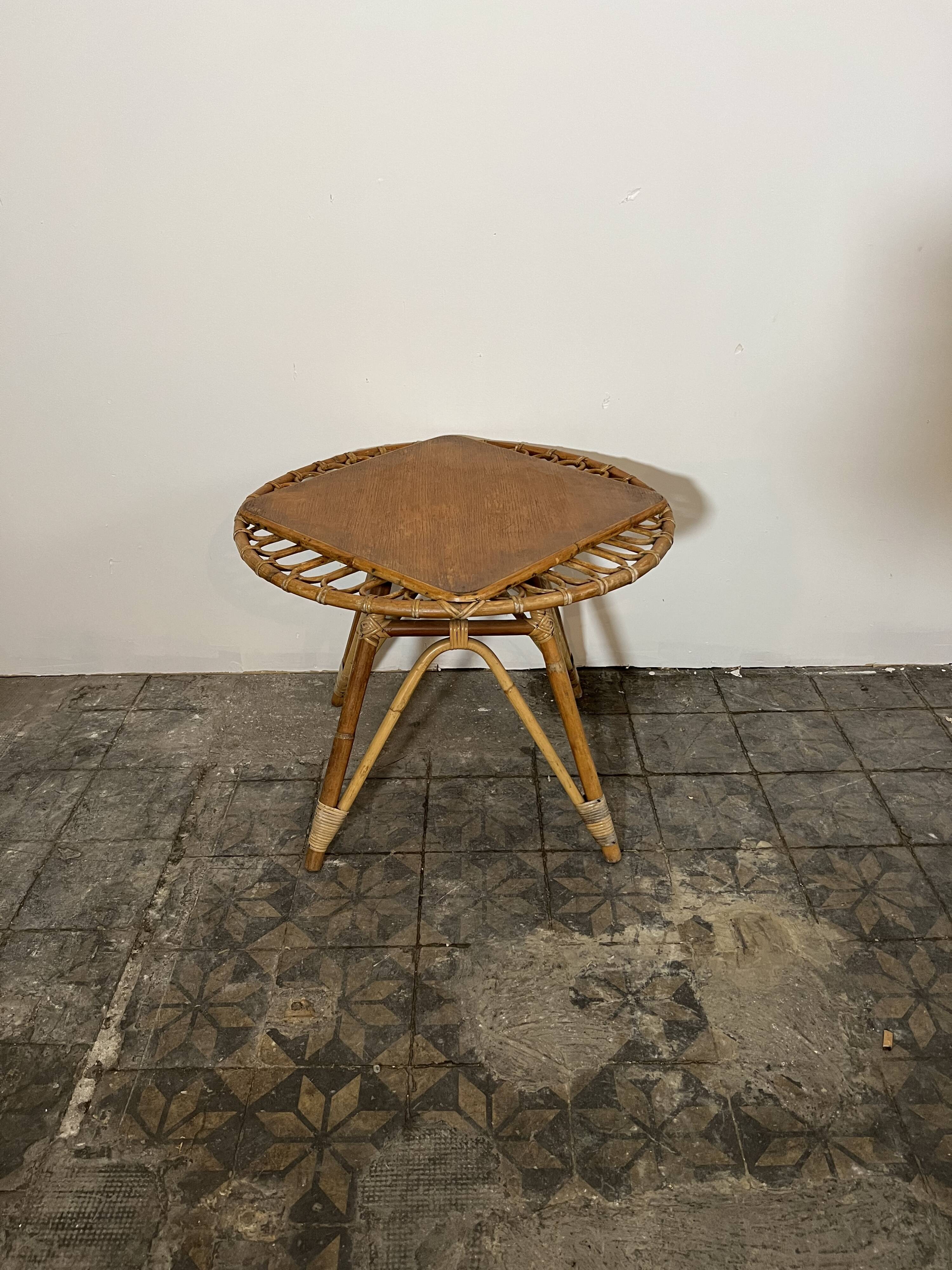 Table basse en rotin vintage