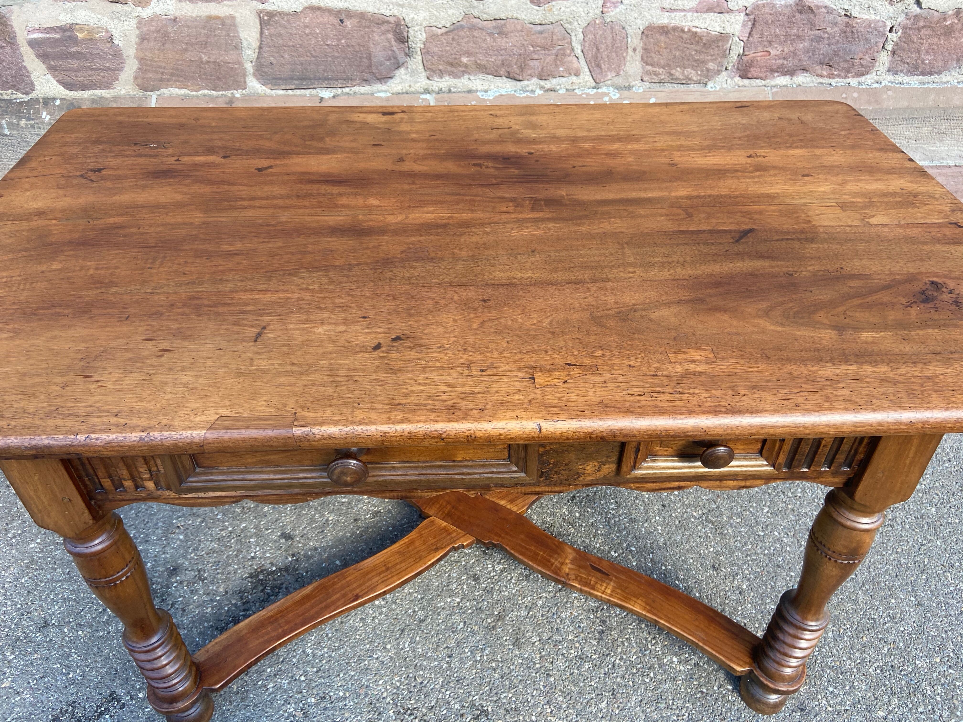 Alsatian farm table in vintage walnut 1850s
