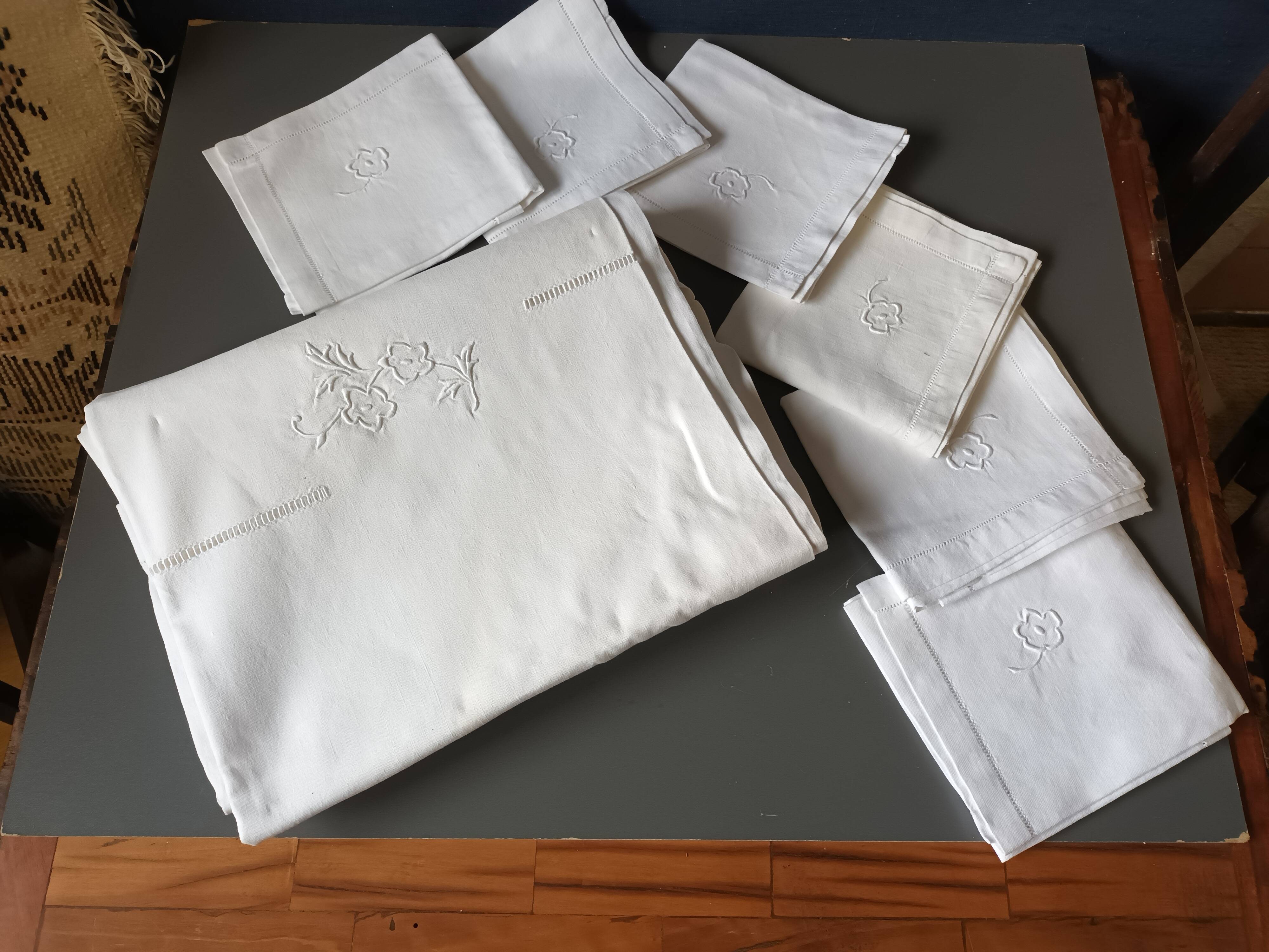 Tablecloth and 6 napkins