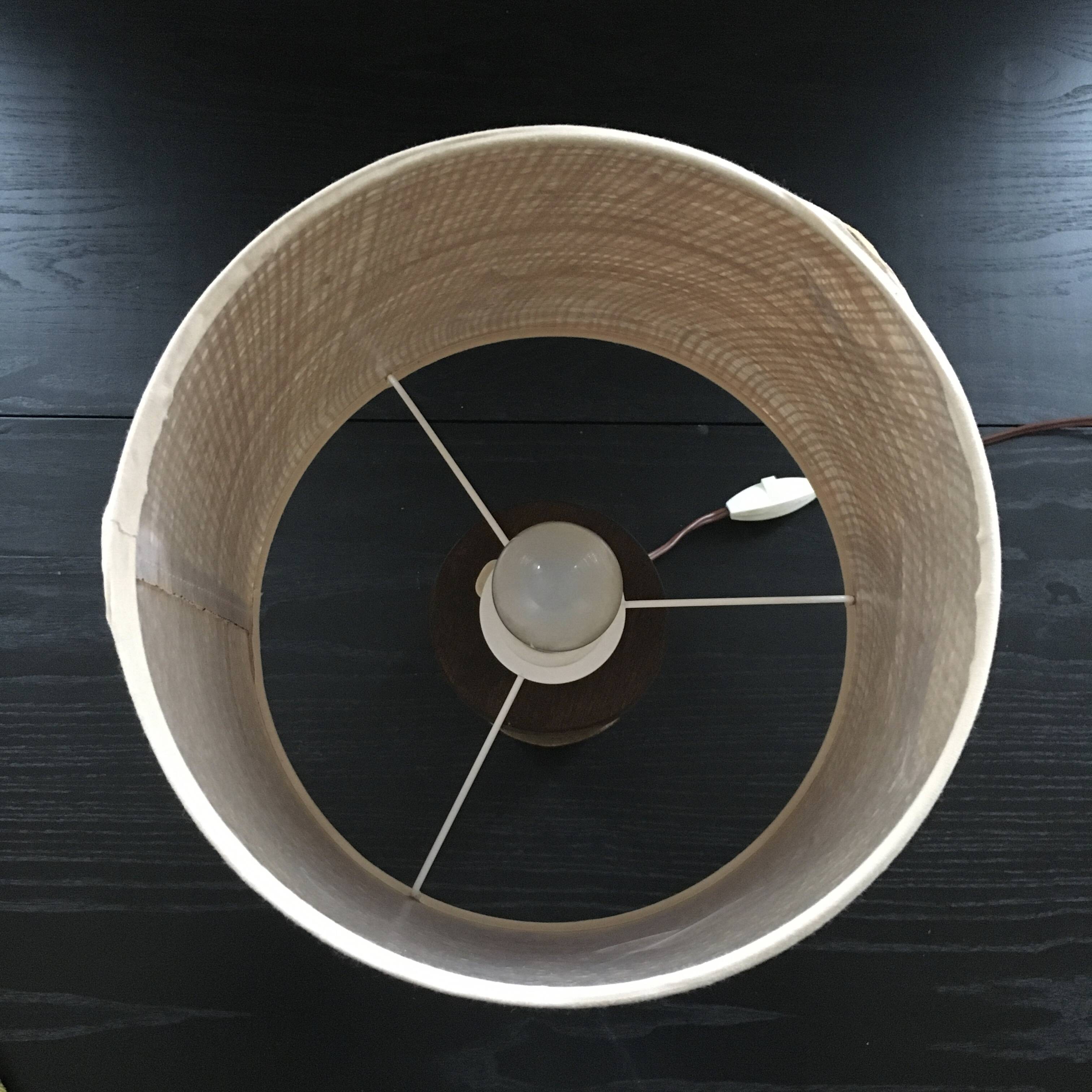 Lampe bambou et rabane