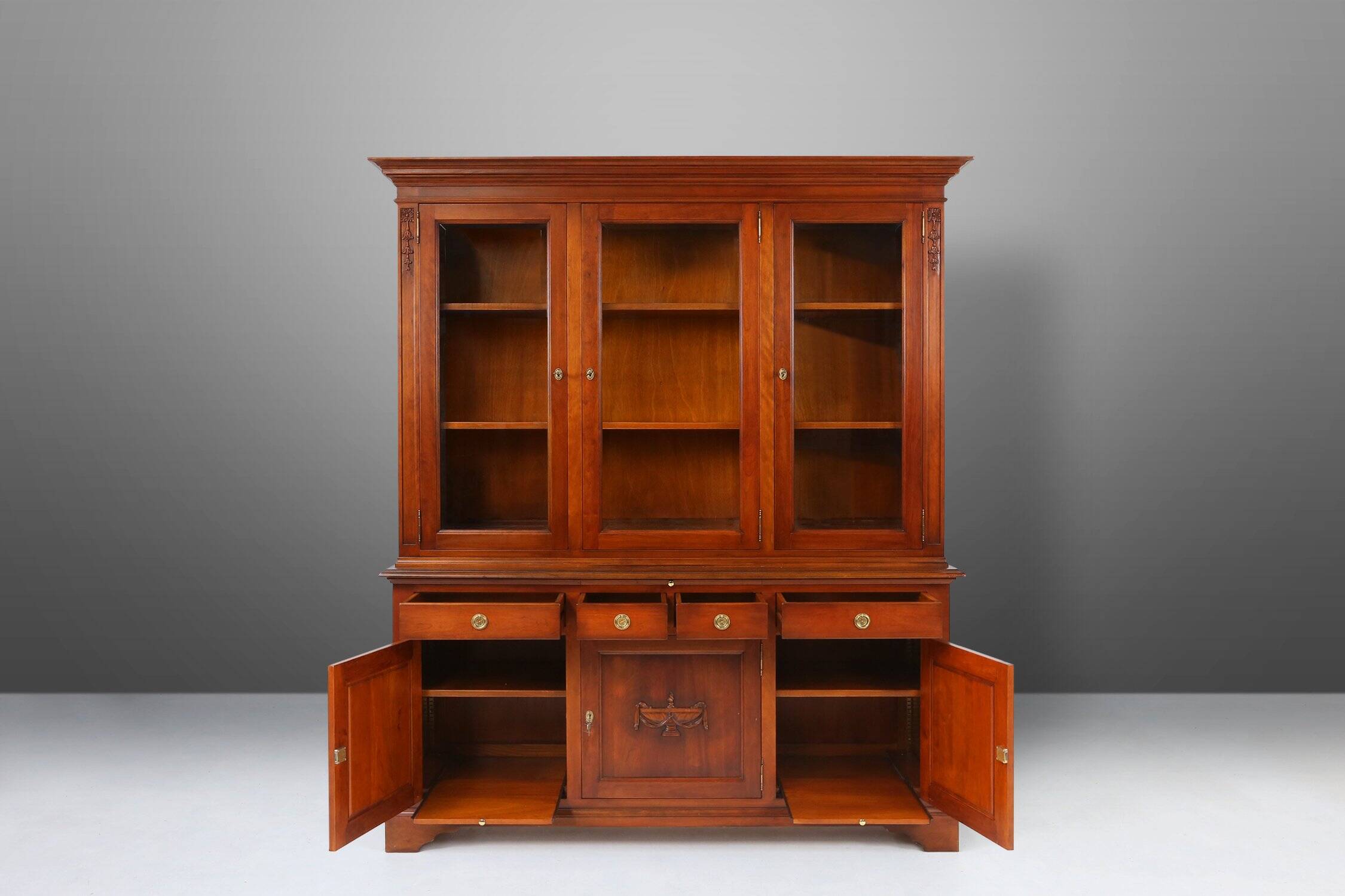 Bibliothèque en bois anglaise, années 1950
