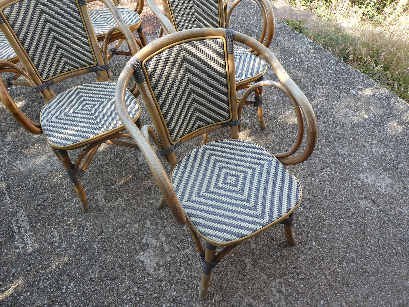 Ensemble de 6 fauteuils bistrot de terrasse en rotin type "parisienne".