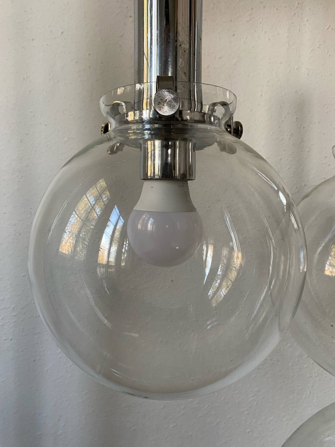 Vintage design pendant light with three transparent glass globes