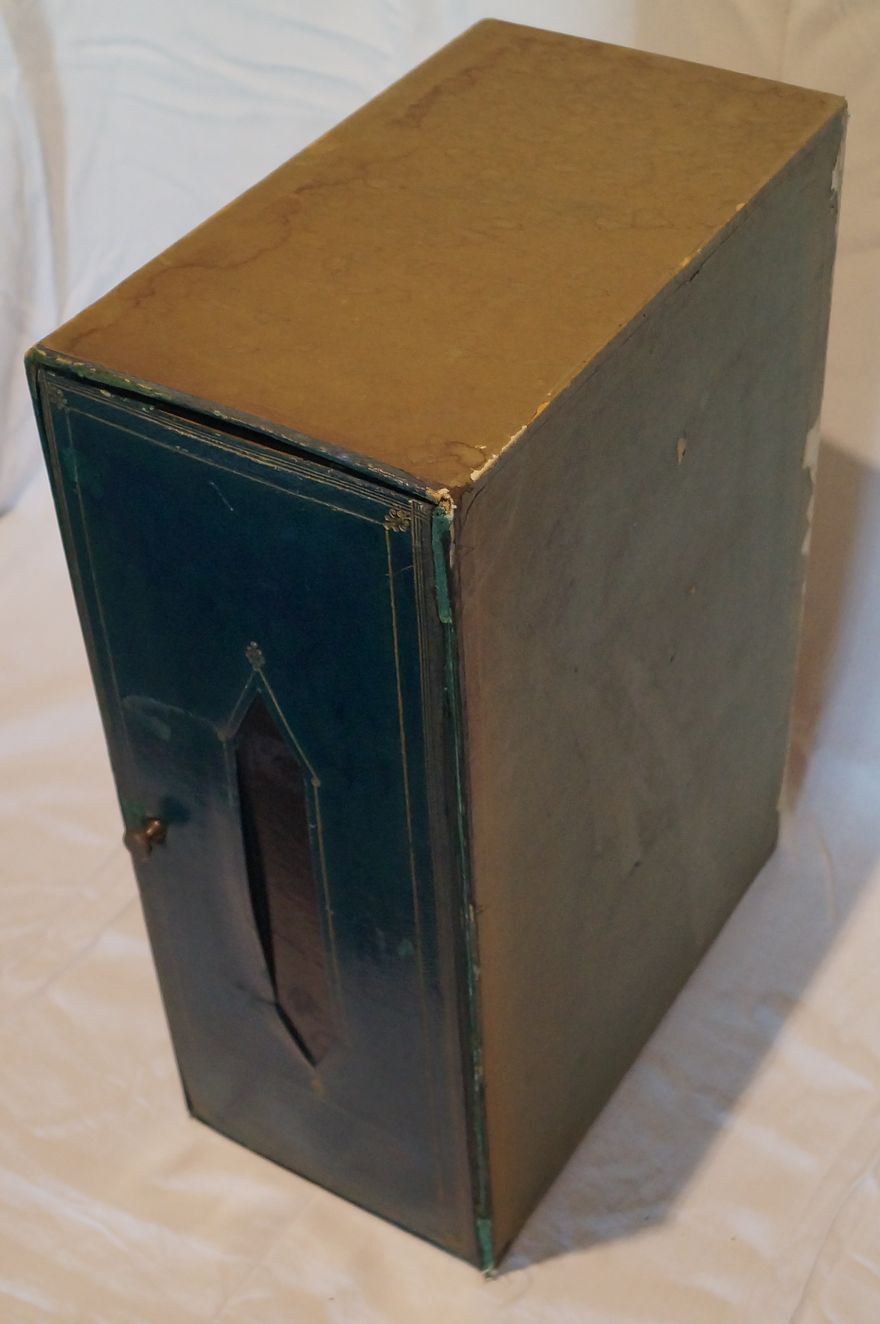 Former cardboard maker