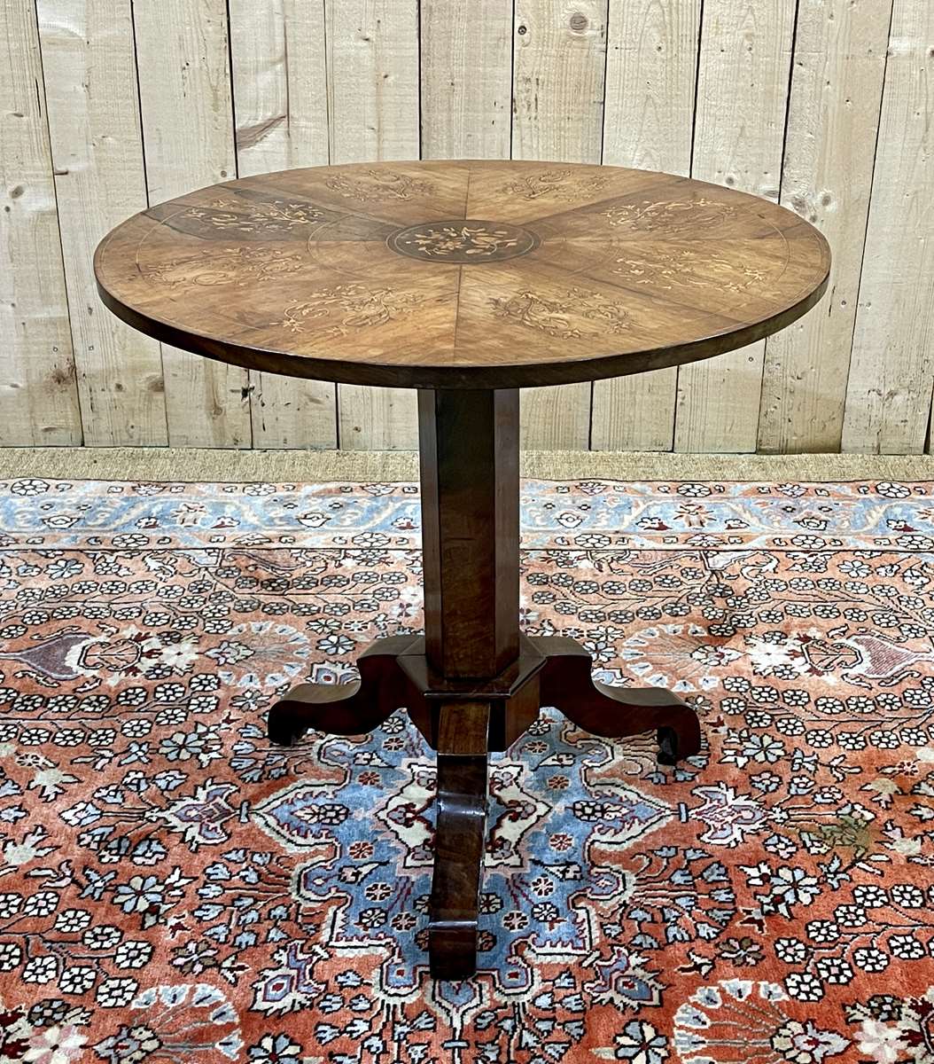 Pedestal table XIXth in walnut and marquetry