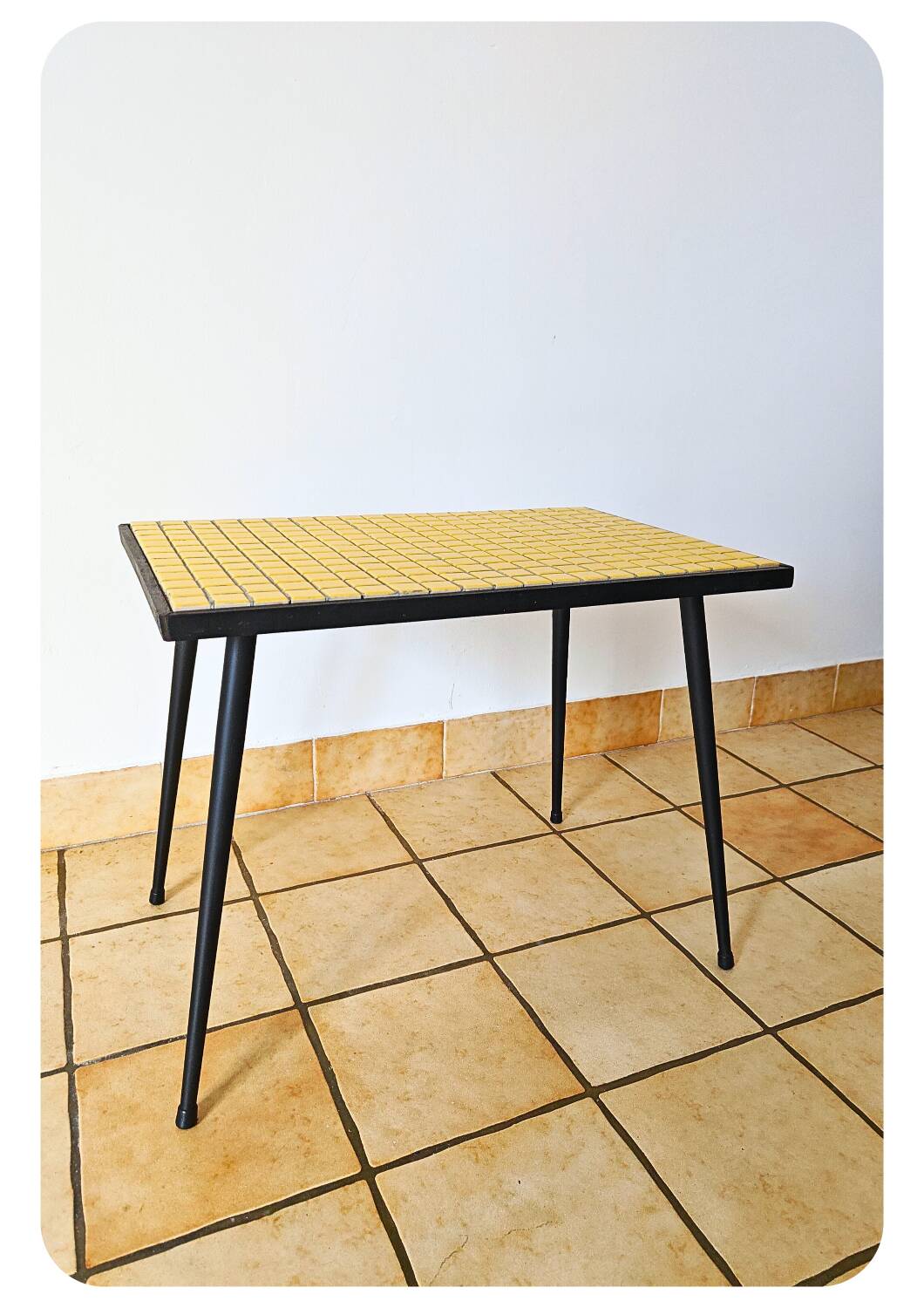 Table d'appoint en mosaïque du milieu du siècle