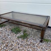 Table basse rotin et verre vintage