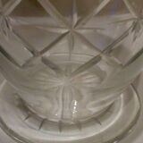 Carafe boule en verre ciselé