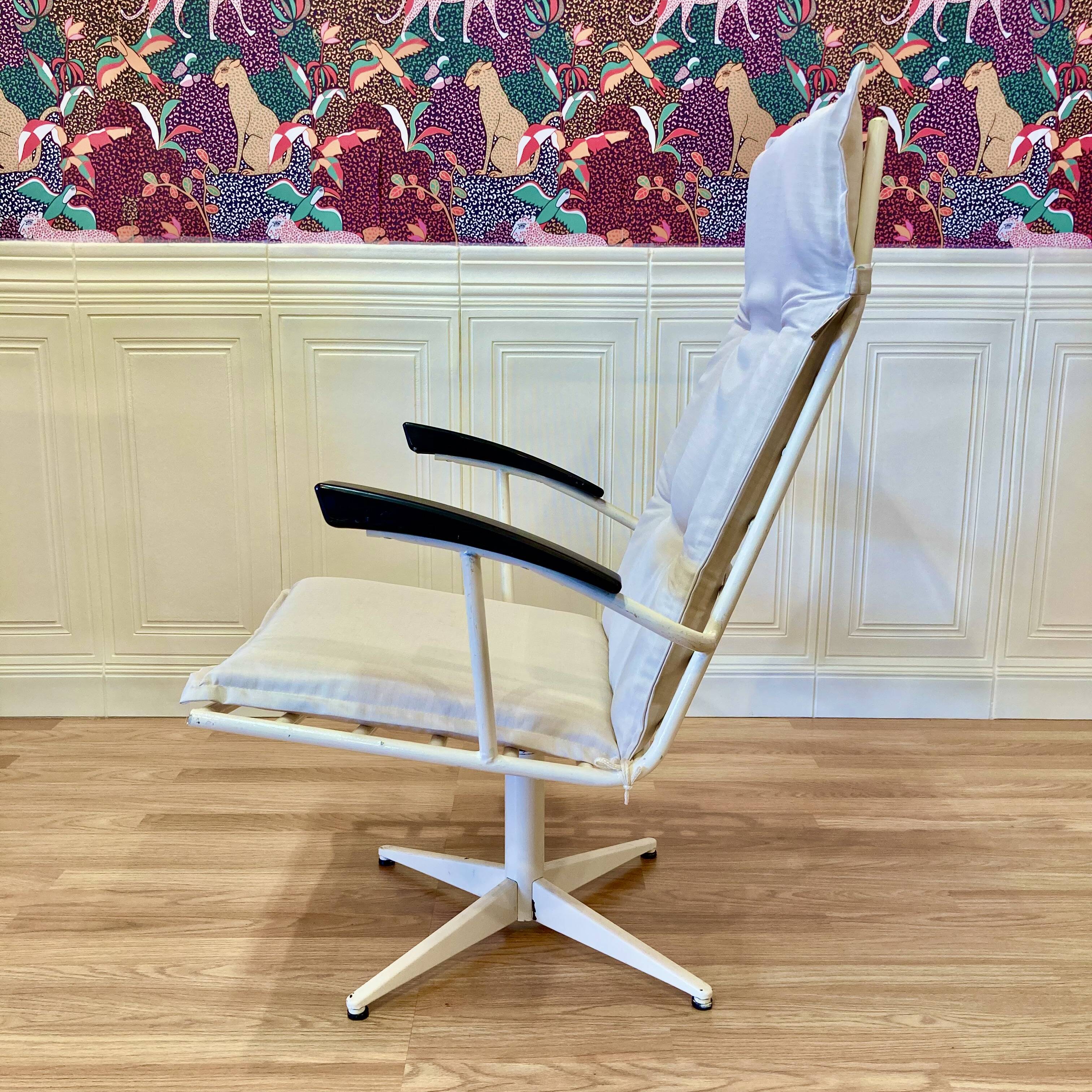 Metal and Bakelite swivel armchair, 1960s design.