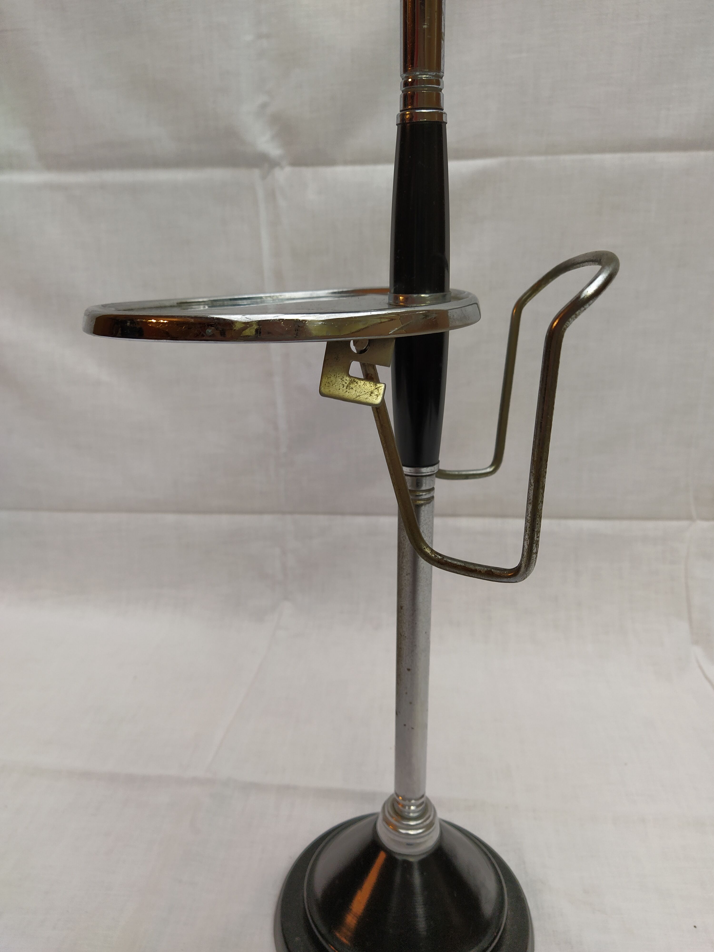 Standing ashtray