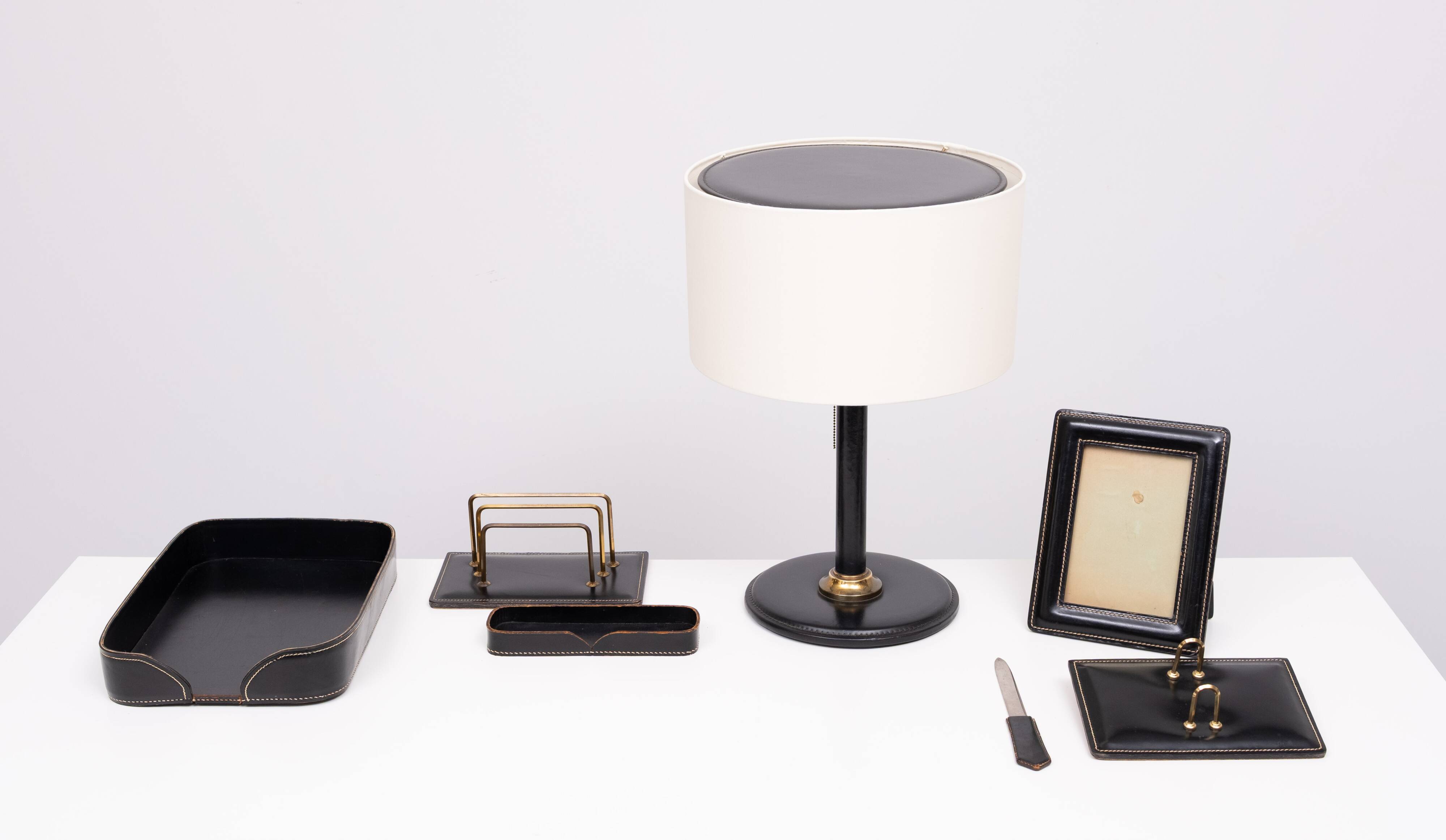 Grand ensemble de bureau exclusif en cuir cousu, années 1960, France