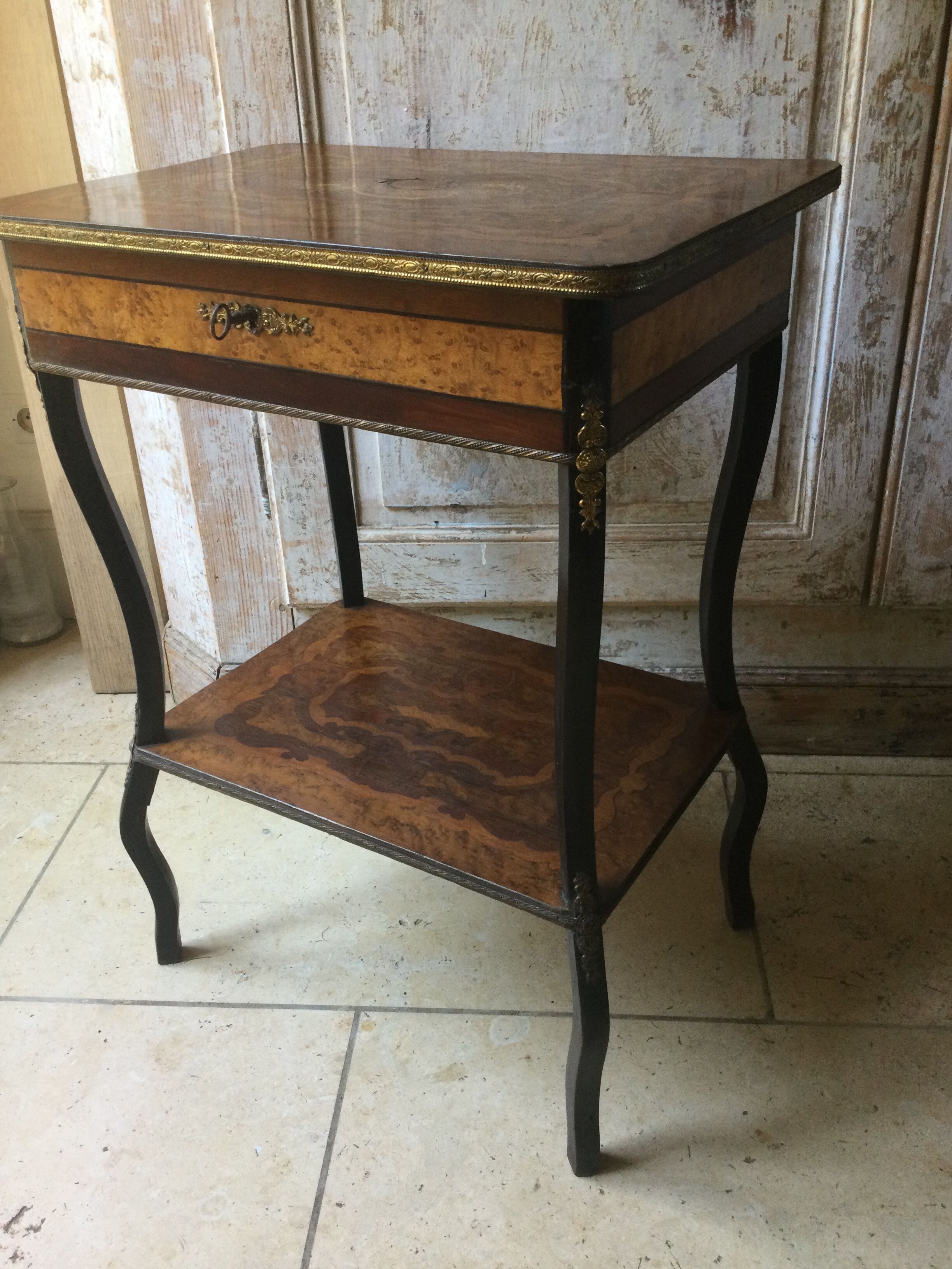 Old inadvertent dressing table