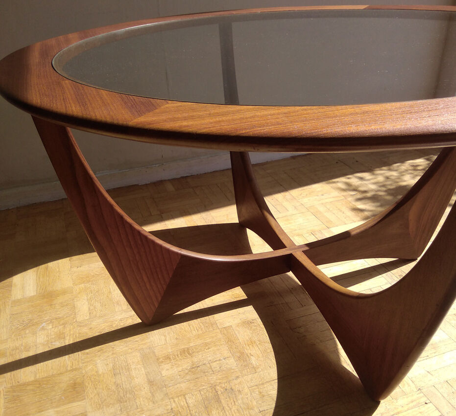 Round Astro Coffee Table - Designer Victor Wilkins - Edition G Plan 1960