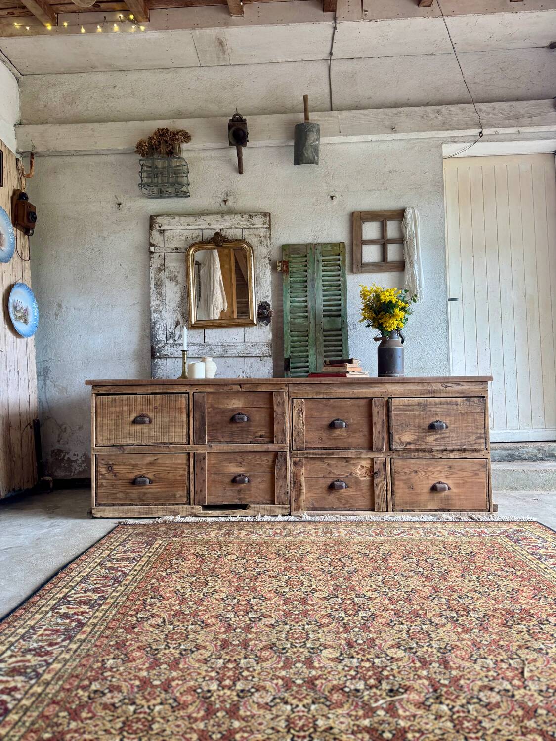 The workshop cabinet with 8 drawers.