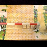 Level crossing with barrier guard house Made in France Meccano