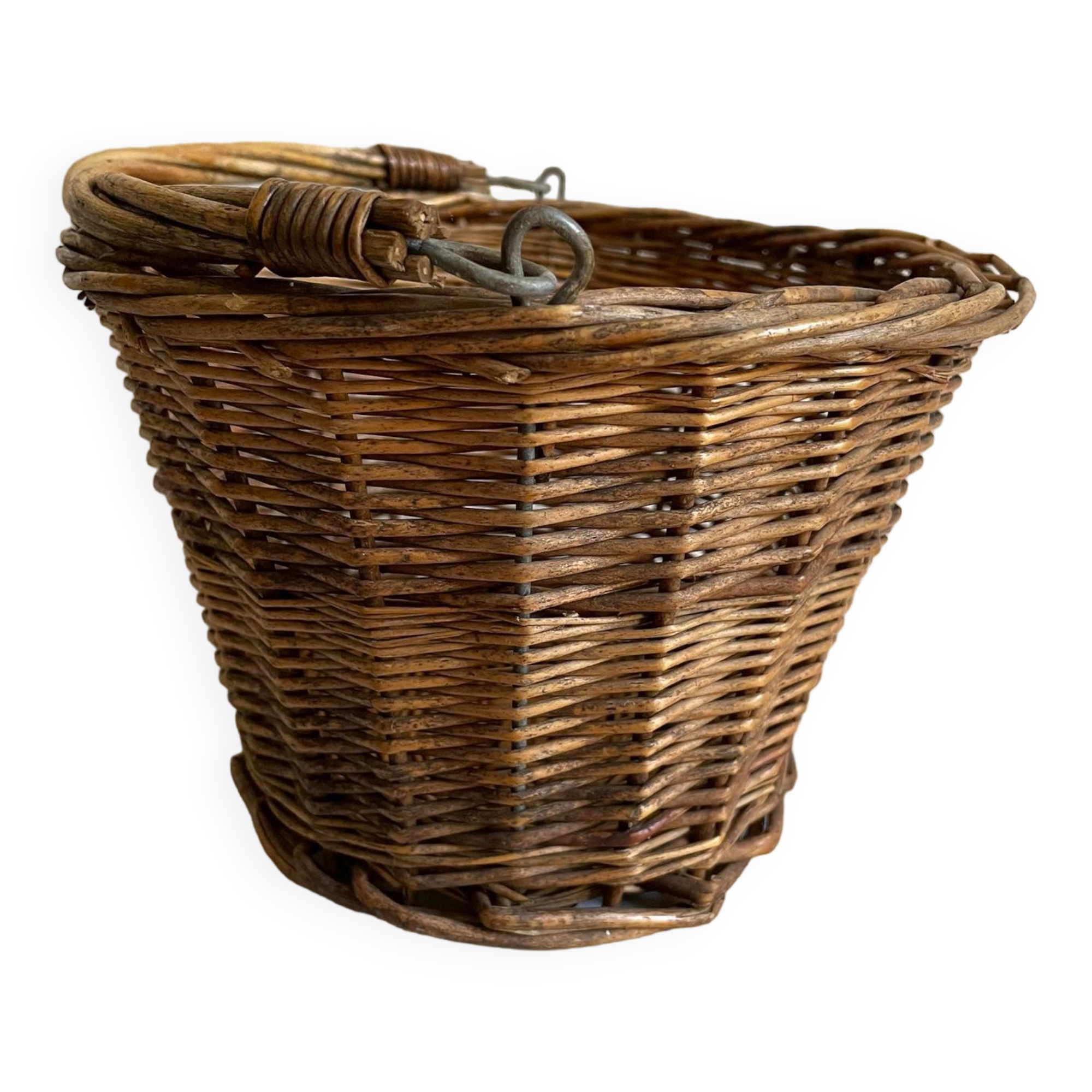Small wicker basket