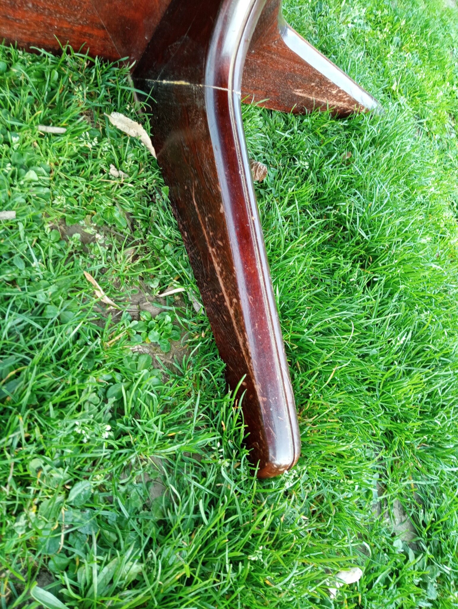 Baumann style table with system