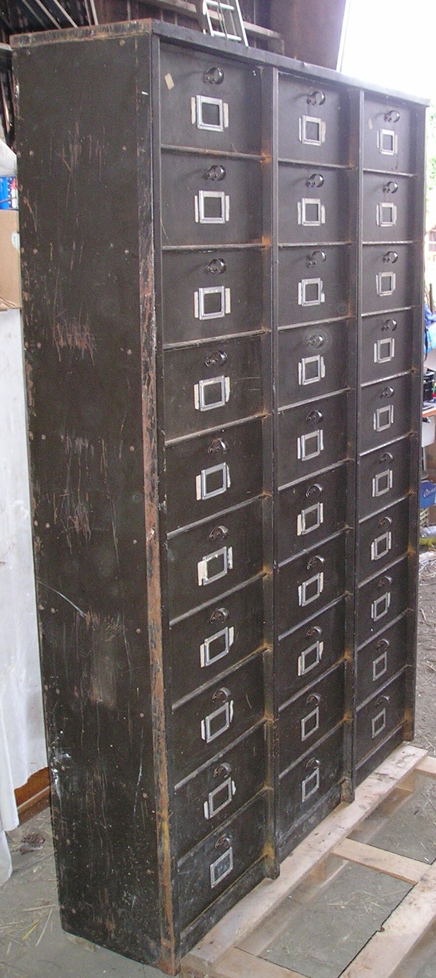 Furniture old metal riveted 30 drawers valve strafor