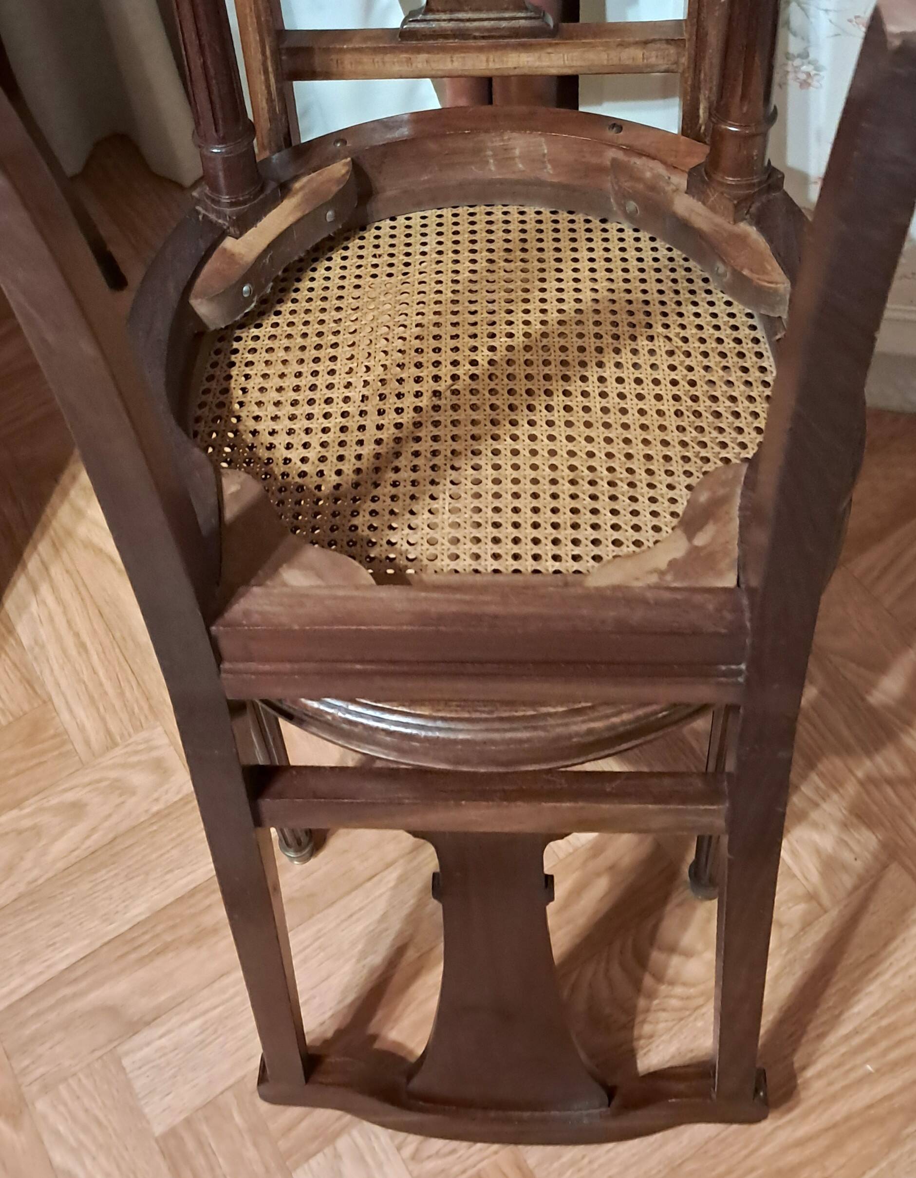 Paire de chaises 1900 en acajou et loupe de noyer marqueté.