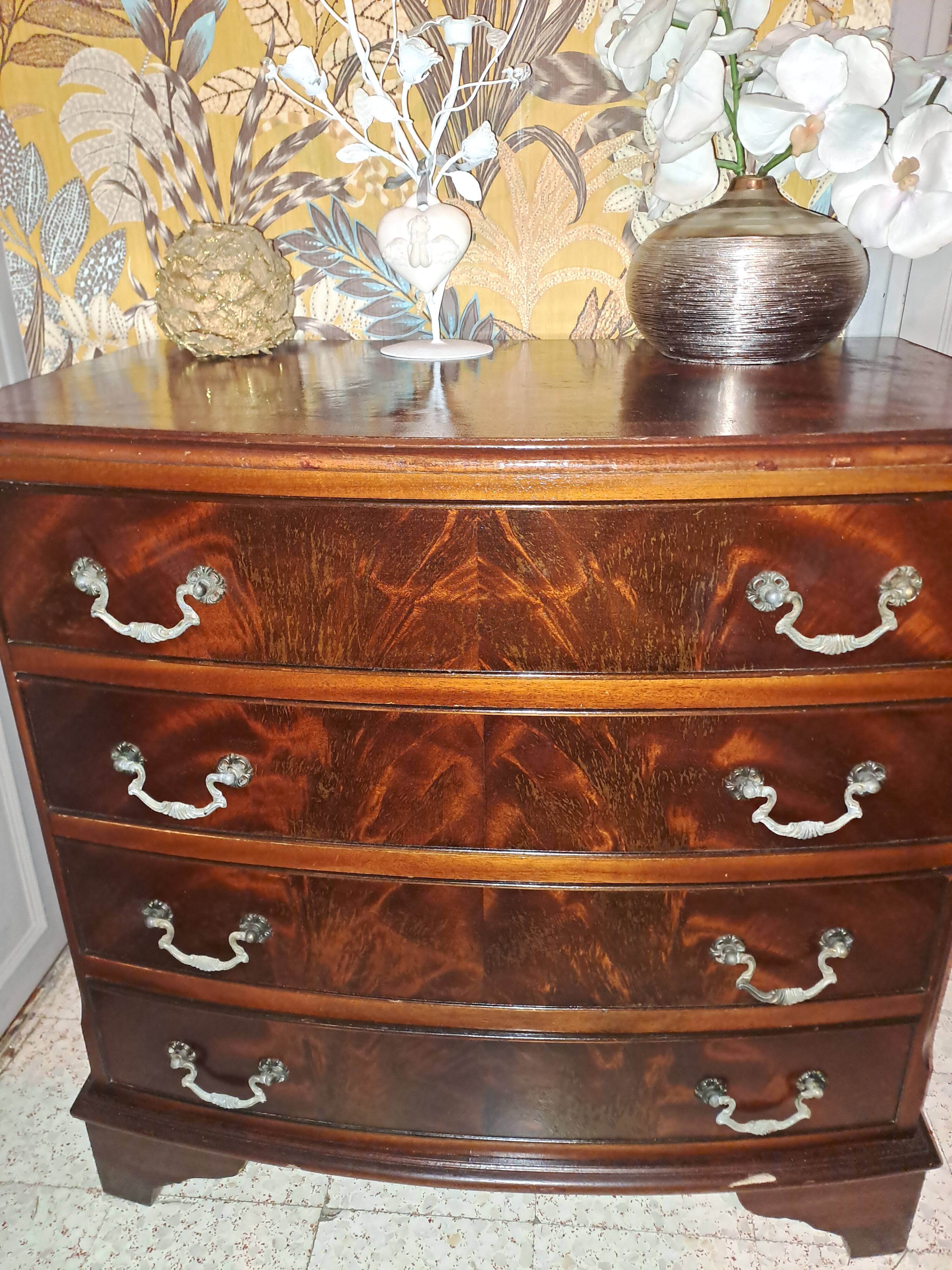 Varnished chest of drawers with rounded front with 4 drawers in classic baroque style 1880/1900