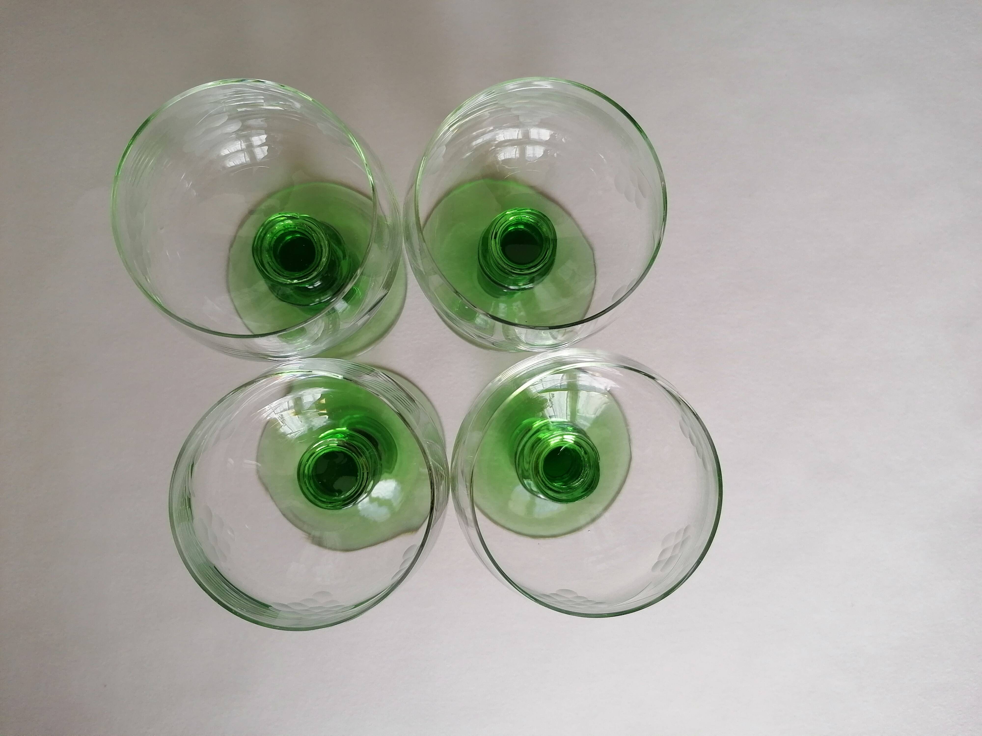 4 verres en cristal ciselé Roemer