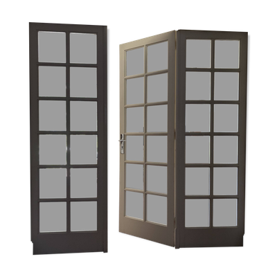 Porte vitrée en triptyque avec trois vantaux à petits carreaux. Vintage