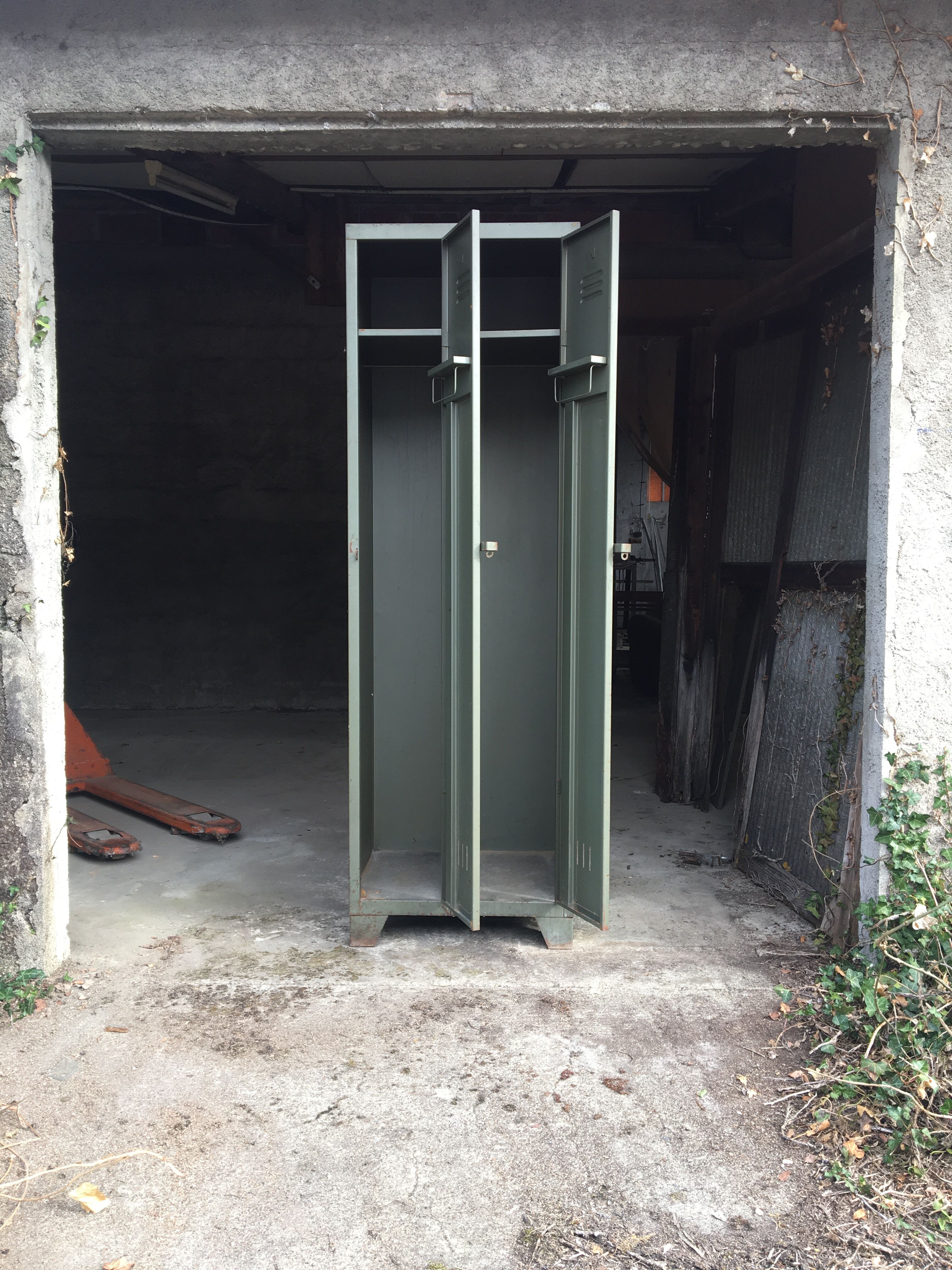 Industrial locker room
