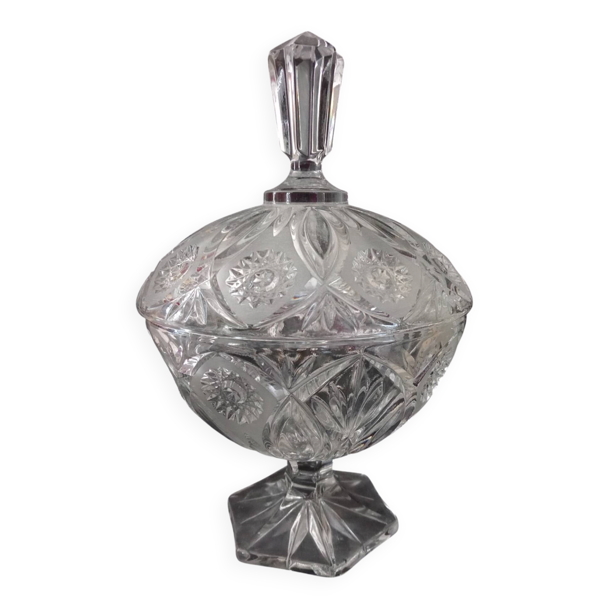 Cut crystal bonbonnière