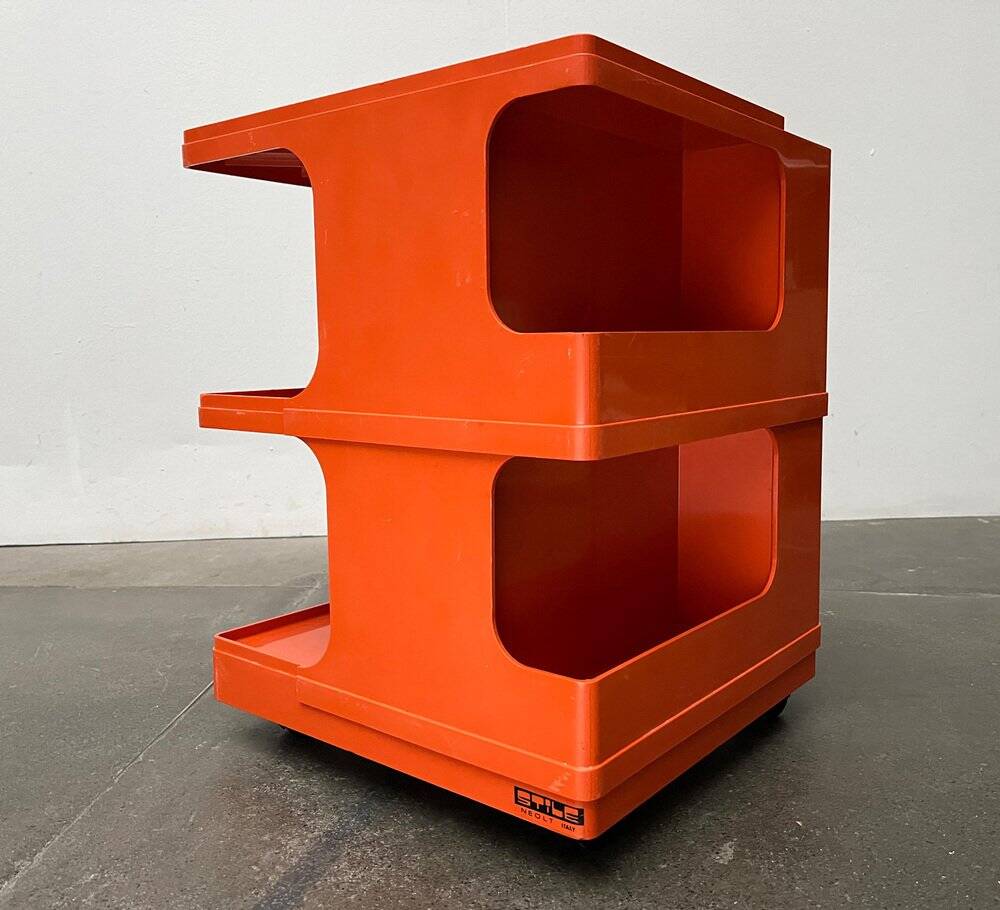 Dessert or space-age side table by Giovanni Pelis for Stile Neolt, 1960s.