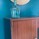 Dresser with tapered feet
